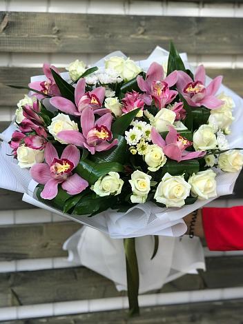 Букет цветов из: Розы и Хризантемы в Боровичах