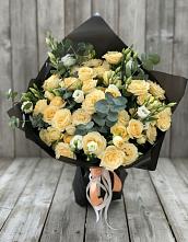 Букет цветов из:  Розы и Лизиантусы в Боровичах