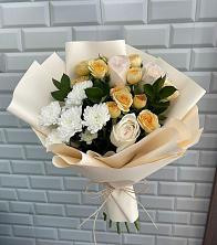 Букет цветочный вальс в Боровичах Букет цветов из:  Розы и Хризантемы в Боровичах