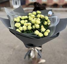 Букет Белые кустовые розы Солинеро в Боровичах