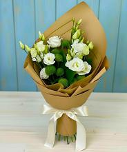 Букет цветов из:  Хризантемы и Лизиантусы в Боровичах