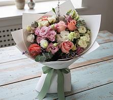 Букет цветов из:  Розы, Лизиантусы и Гвоздики в Боровичах