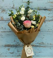 Букет нежный привет в Боровичах Букет цветов из:  Розы и Лизиантусы в Боровичах