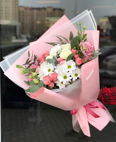 Букет цветов из: Розы, Лизиантусы и Хризантемы в Боровичах
